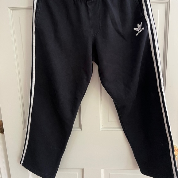 Mens Adidas sweatpants size Large. - Picture 2 of 3